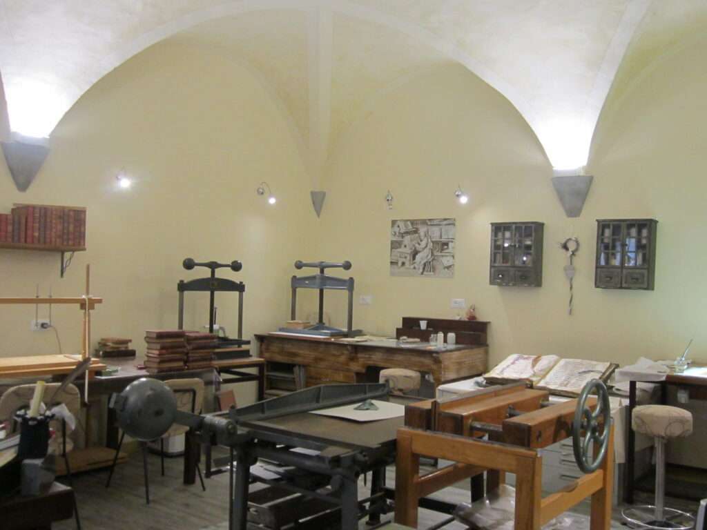 Centro restauro carte antiche: il laboratorio