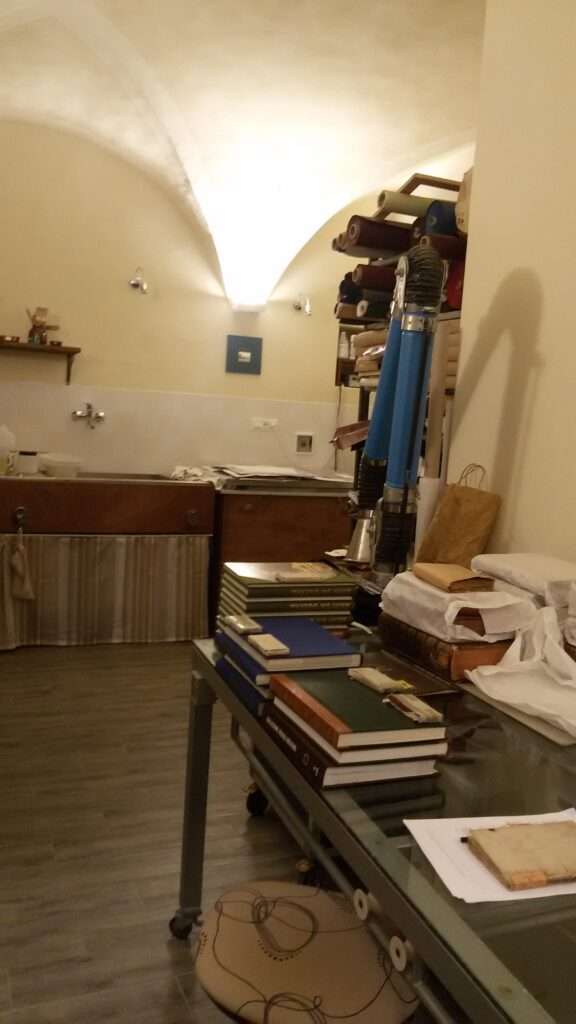 Centro restauro carte antiche: il laboratorio