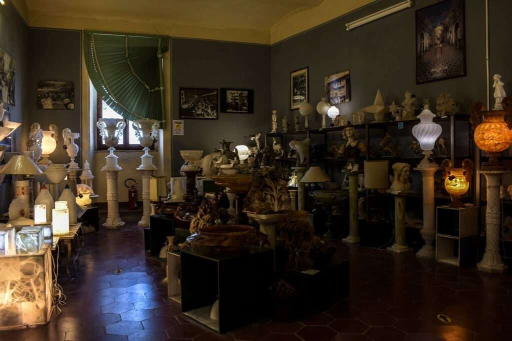 la bottega, con vendita diretta di Rossi alabastri