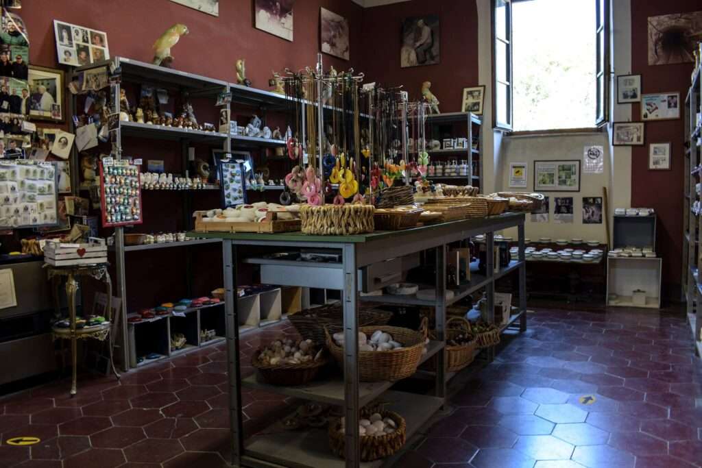 la bottega, con vendita diretta di Rossi alabastri